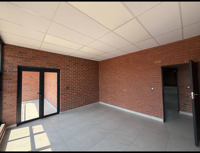 3,800M² WAREHOUSE FOR SALE IN CHLOORKOP